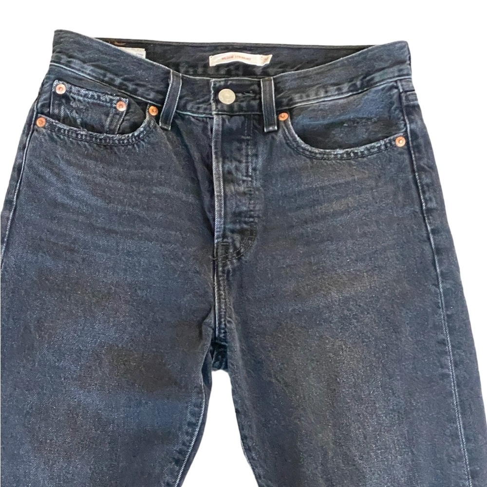 LEVI’S Wedgie Straight Black Ripped Denim Jeans Sz 27
High Rise Pockets Raw Hem - Picture 4 of 9